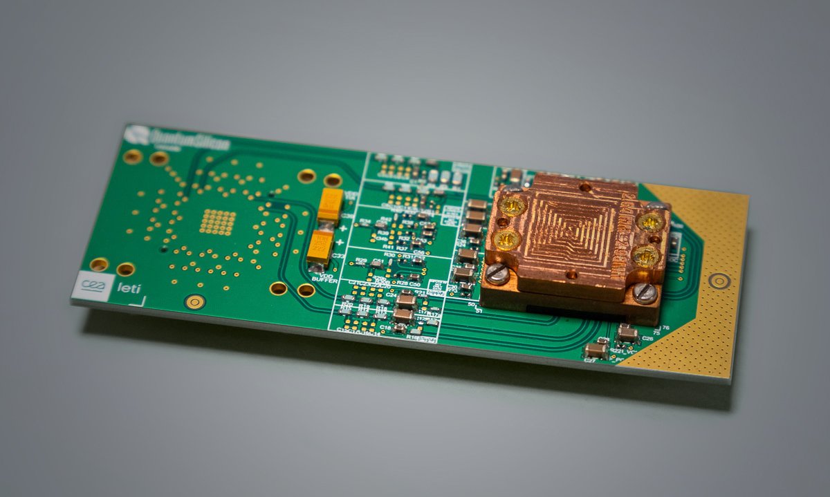 スピン量子ビットのためのQAM多重化を用いた18.5μW/量子ビットのクライオCMOS読み出しをCEAとQuoblyが実証